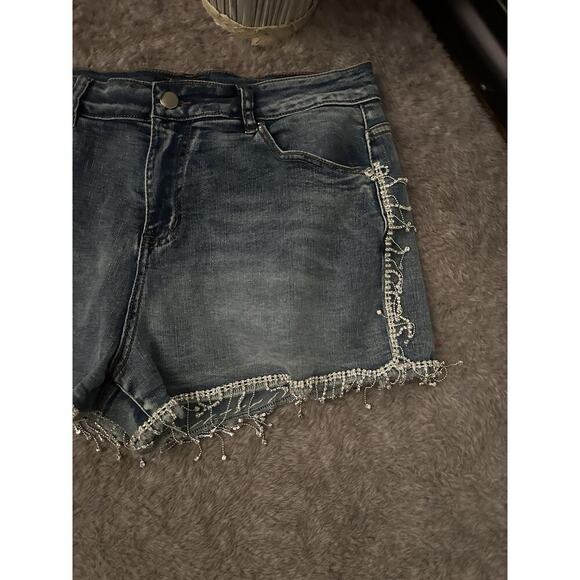 Women’s Airport studded Jean shorts NWT Size 11 - Picture 2 of 6